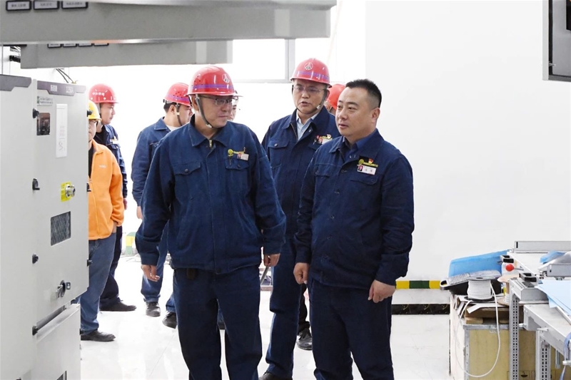 馮偉到公司新建110kV軋鋼變電站項目現場調研